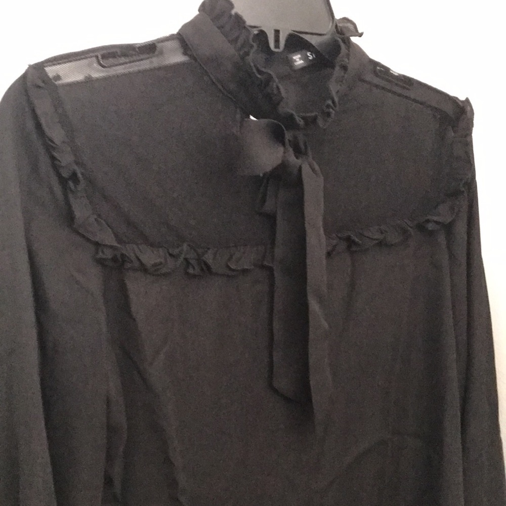 NWT-Mesh bow tie long sleeve blouse
